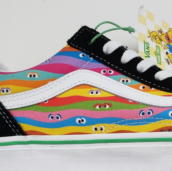 Vans x Sesame Street Old Skool Sneakers LE Rainbow Stripes 6.5 Women (5 Men) - Picture 8 of 13
